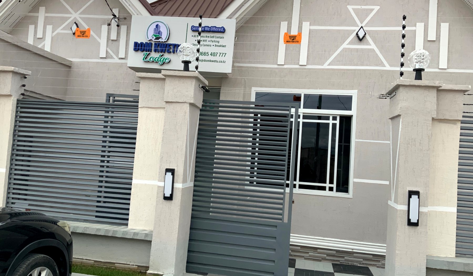 DomKwetu Lodge exterior